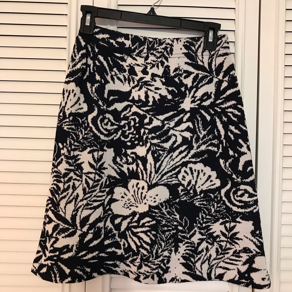 St. John Navy-White knit skirt Size 4